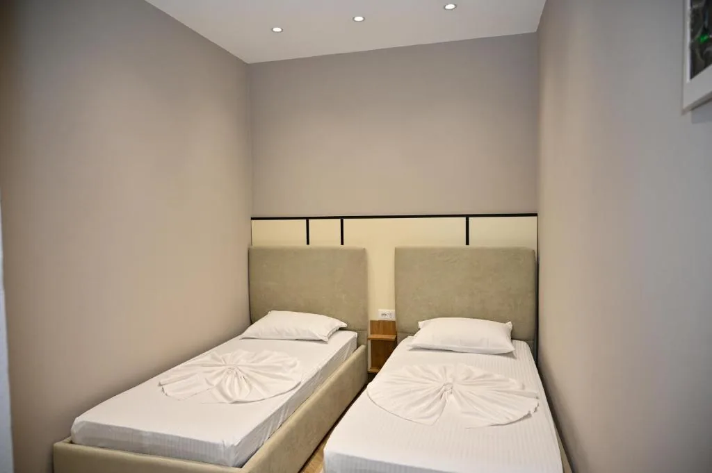 Quadruple Room with Balcony — MondurO Hotel